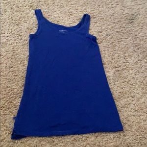 blue tank top